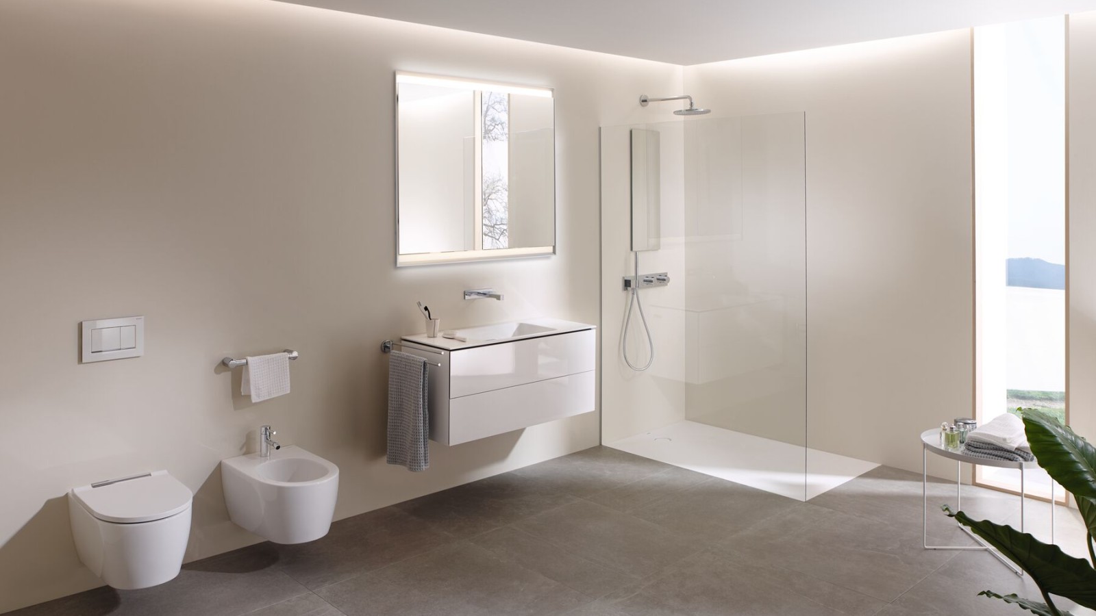 Pogled u veliku kupaonicu s Geberit AquaClean Mera tuš WC uređajem, kupaonskim namještajem i kupaonskom keramikom (© Geberit) Pogled u veliku kupaonicu s Geberit AquaClean Mera tuš WC uređajem, kupaonskim namještajem i kupaonskom keramikom (© Geberit)