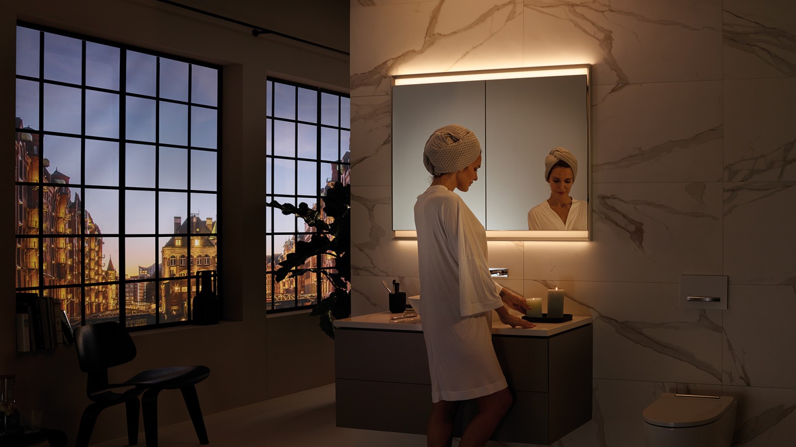Geberit ONE element s ogledalom s ComfortLight funkcijom, ugodno svjetlo svijeća (© Geberit) Geberit ONE element s ogledalom s ComfortLight funkcijom, ugodno svjetlo svijeća (© Geberit)