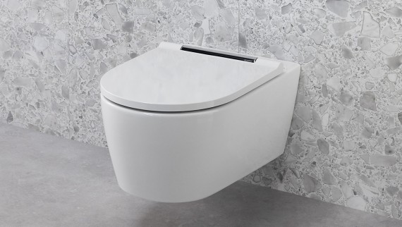 Konzolna WC školjka iz kupaonske linije Geberit ONE (© Geberit)