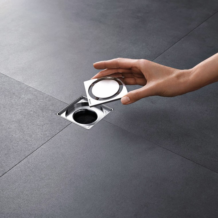 Geberit češljasti umetak skriven je ispod poklopca odvoda