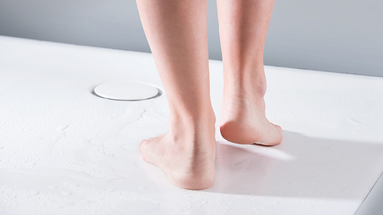 Prijatno topla površina za tuširanje Geberit Setaplano