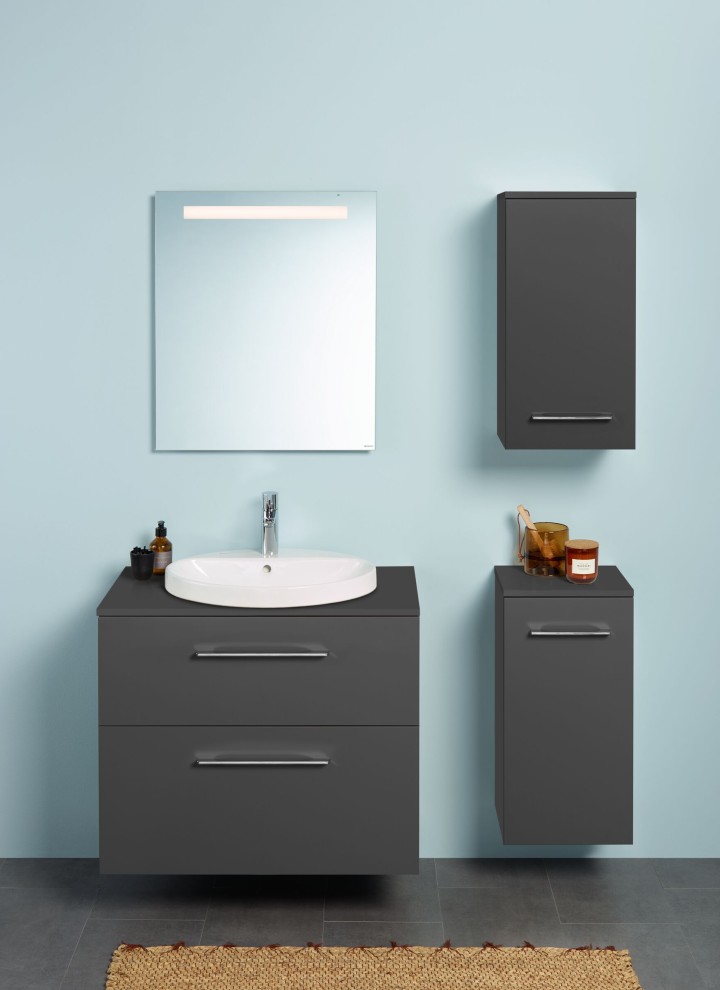 Option Basic ogledalo širine 40 cm kombinirano s Geberit Selnova kupaonicom (© Geberit)