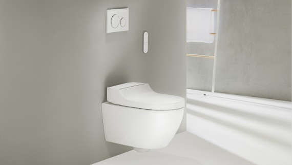 Geberit AquaClean Tuma Comfort s daljinskim upravljačem Sigma20.