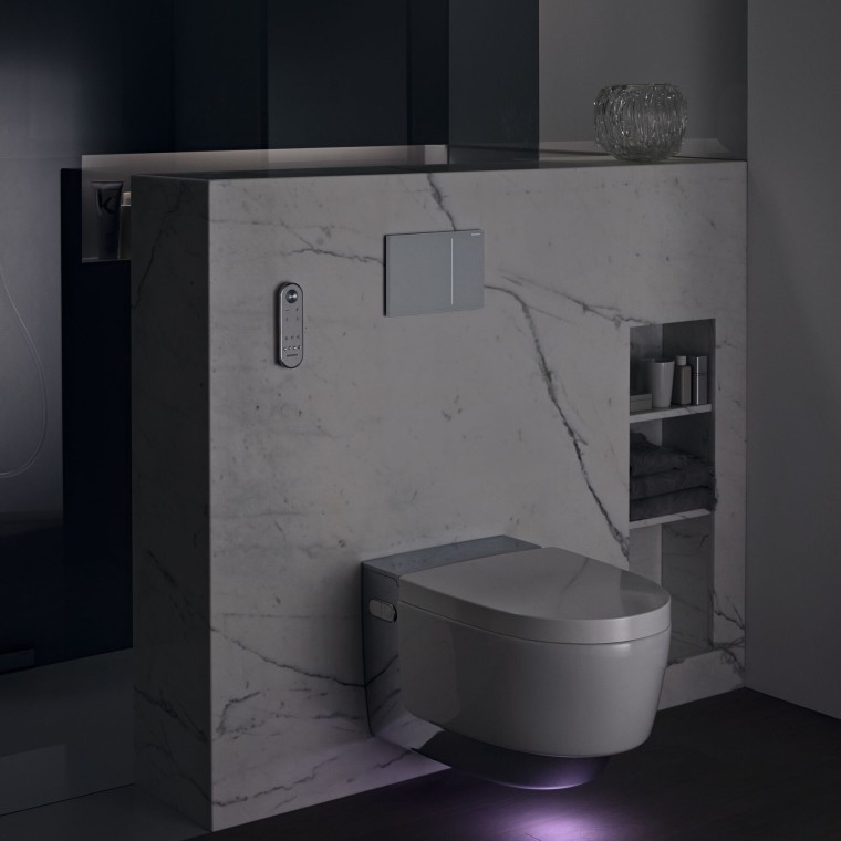 Geberit AquaClean Mera Comfort s orijentacijskim svjetlom(© Geberit)