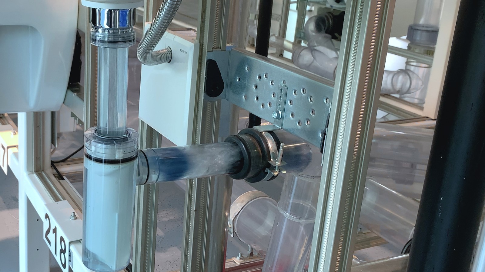 Blokada se otpušta i ispire dalje u odvod