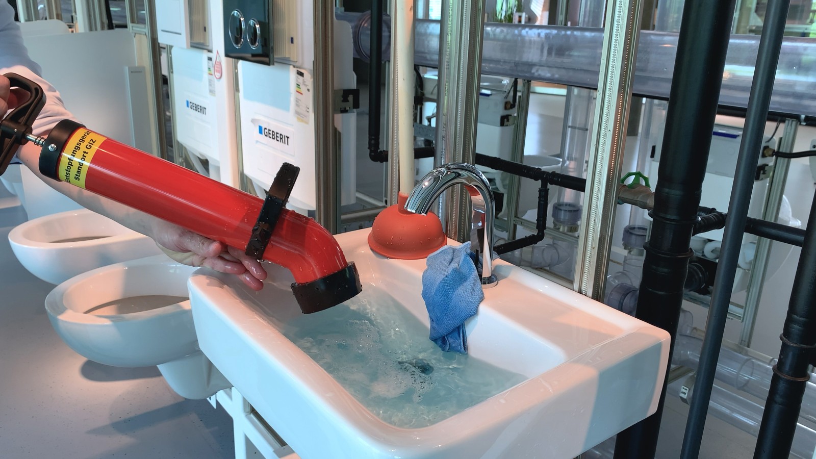 Alat za čišćenje tlačnih cijevi u uporabi