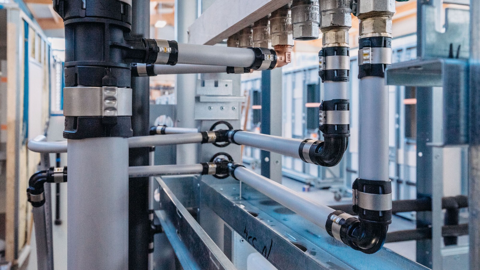 Indikator stiskanja otpada nakon stiskanja, tako da su stisnuti spojevi jasno vidljivi Indikator stiskanja otpada nakon stiskanja, tako da su stisnuti spojevi jasno vidljivi