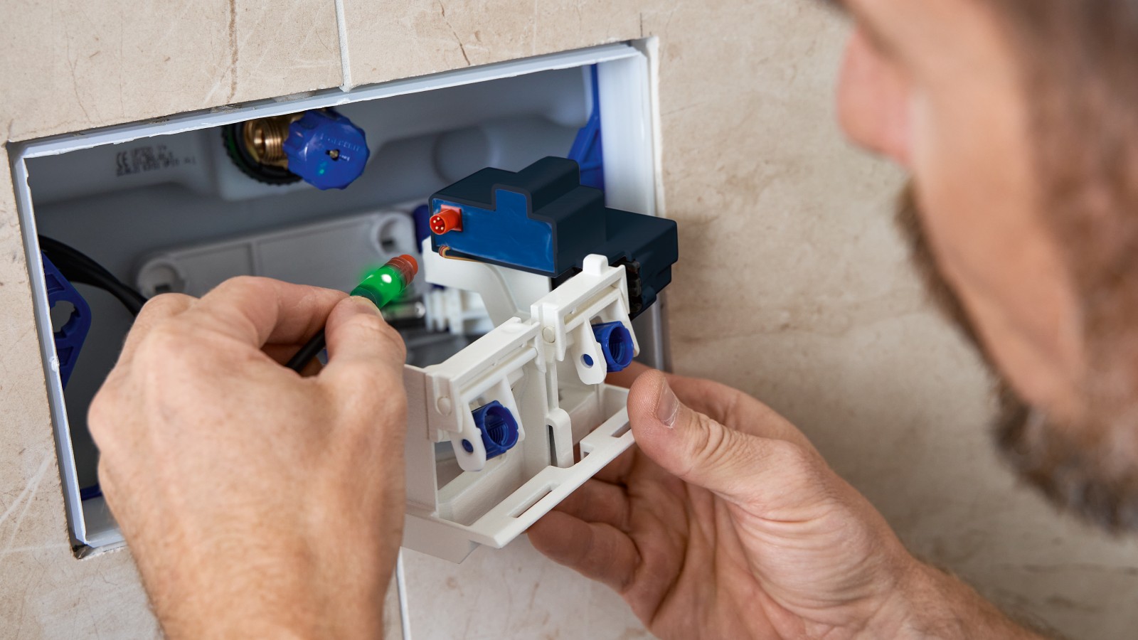 Naknadna ugradnja Geberit HS05 jedinice za higijensko ispiranje (© Geberit) Naknadna ugradnja Geberit HS05 jedinice za higijensko ispiranje (© Geberit)