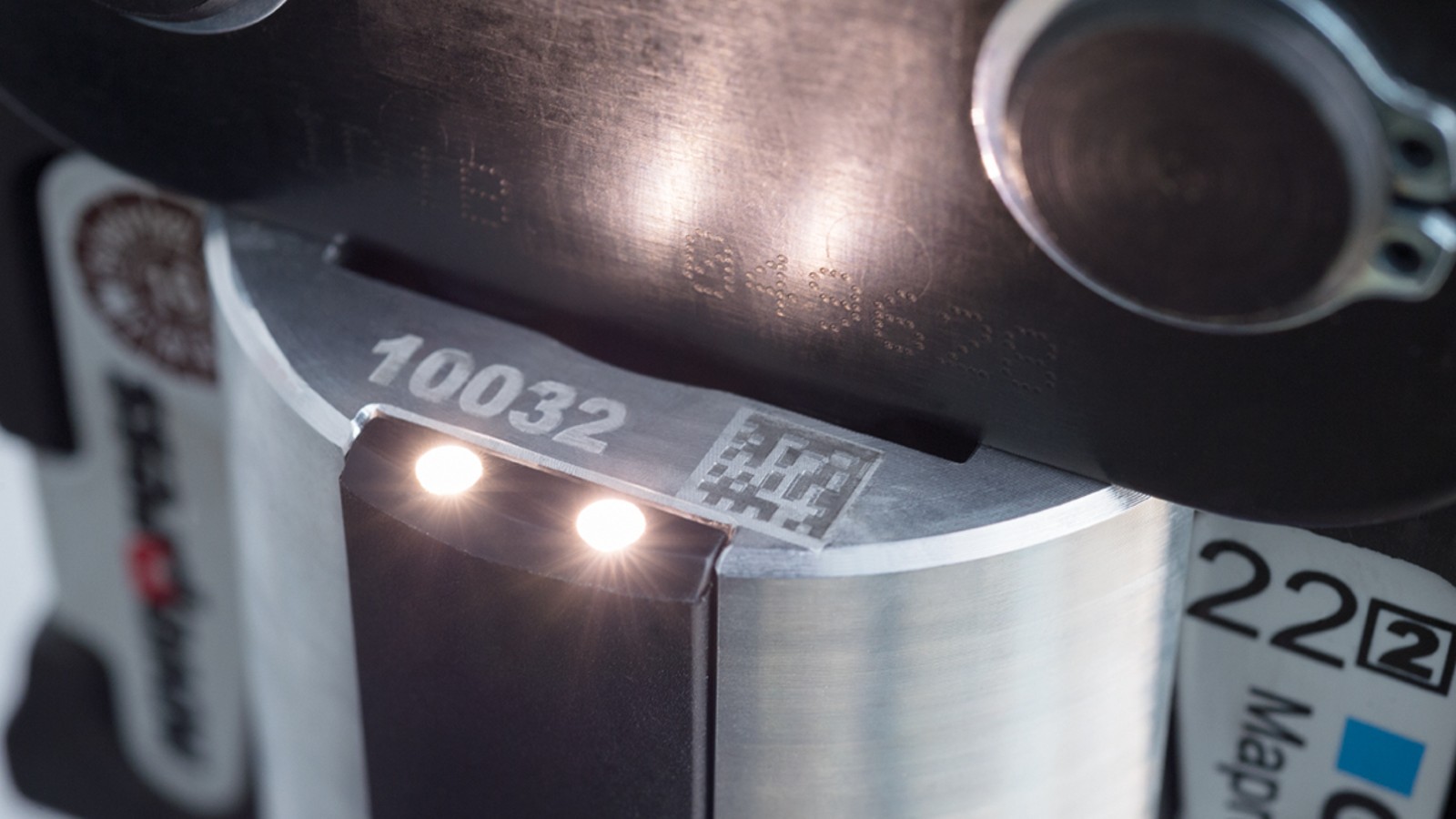 Alat za stiskanje Geberit s osvjetljenjem mjesta stiskanja osigurava dobru vidljivost u tamnim kutovima