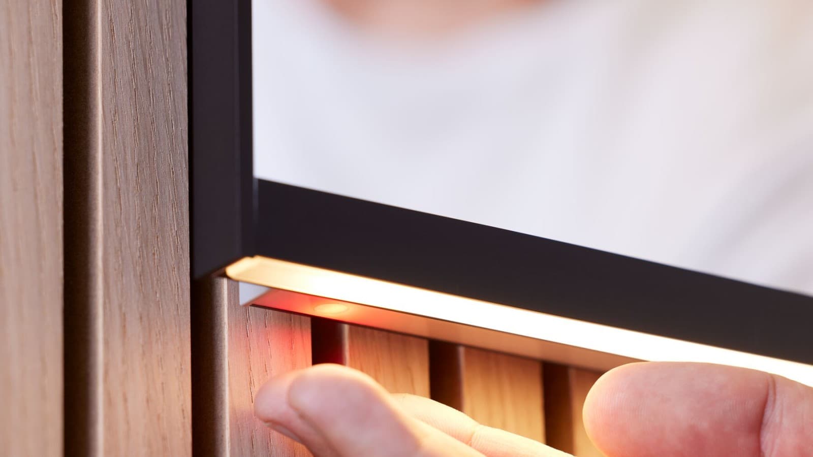 Grijanje protiv magle može se ručno aktivirati (© Geberit) Grijanje protiv magle može se ručno aktivirati (© Geberit)