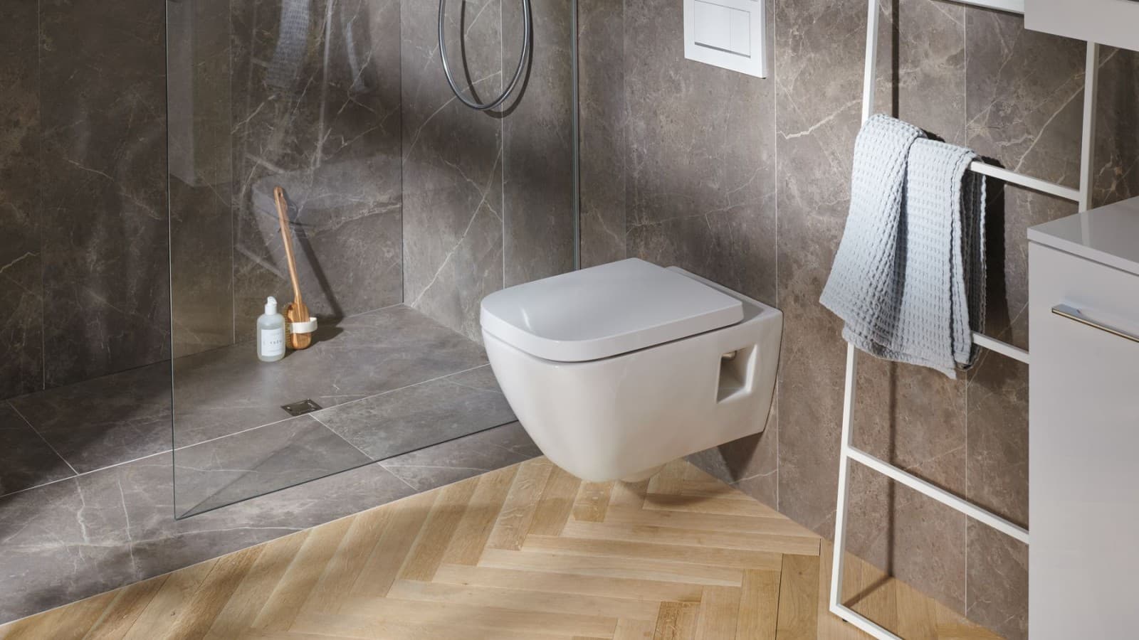 Geberit Selnova Square WC i podni sifon za Geberit tuš Geberit Selnova Square WC i podni sifon za Geberit tuš