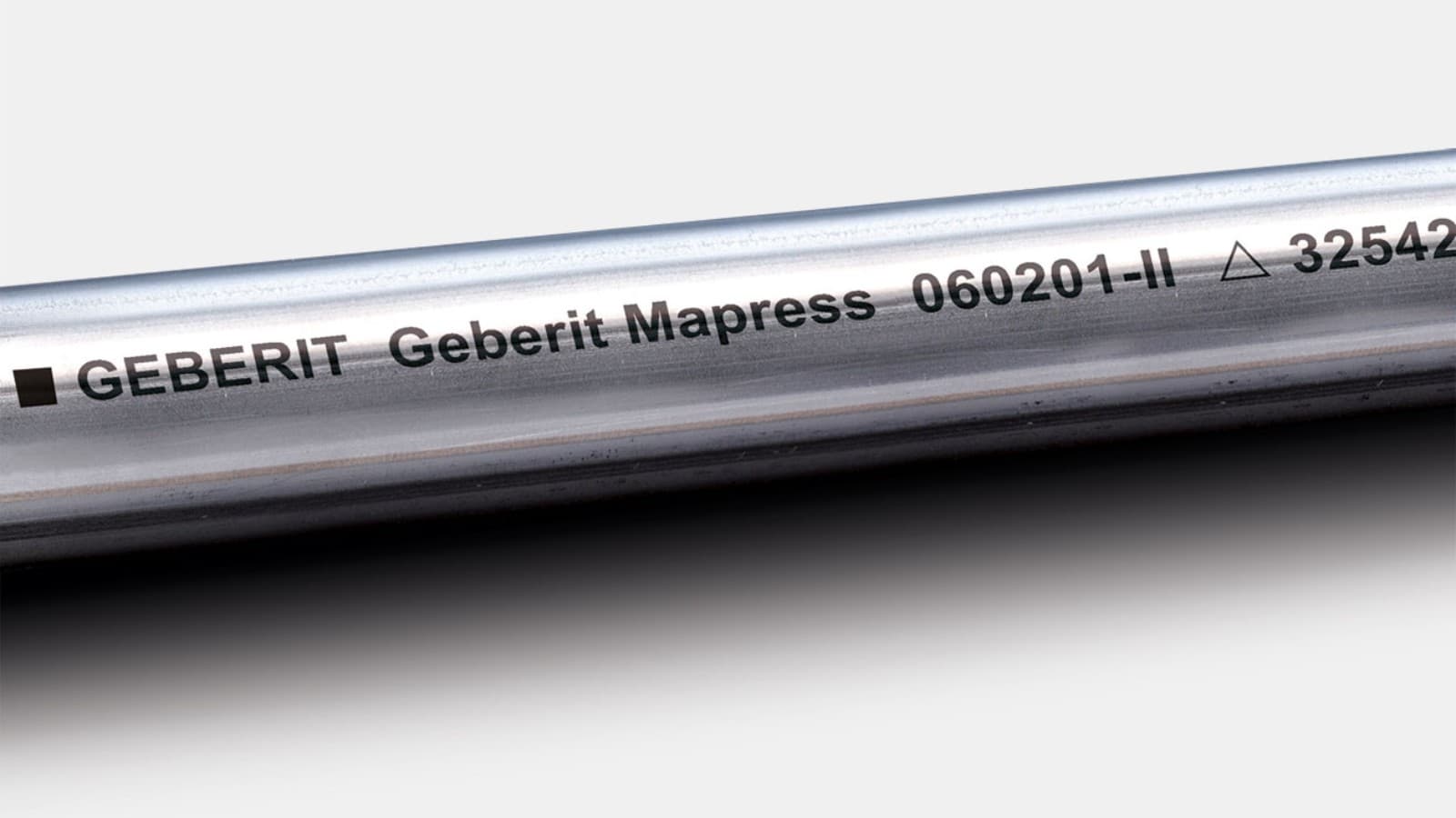 Crni natpis označava sistemsku cijev Geberit Mapress inox CrNiMo Crni natpis označava sistemsku cijev Geberit Mapress inox CrNiMo